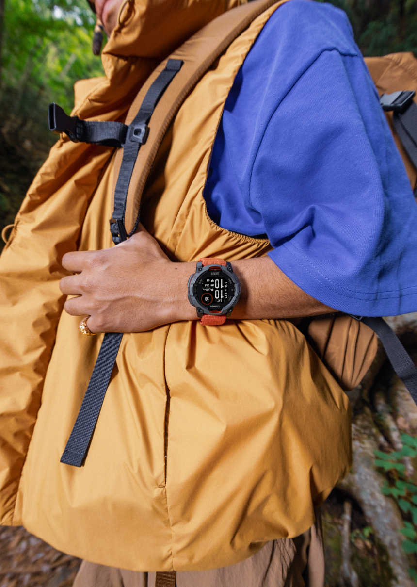 man draagt garmin horloge