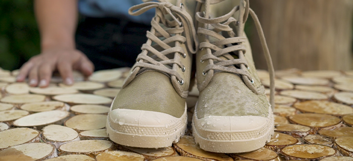 Buitenhacks: een handomdraai stoffen schoenen waterafstotend |