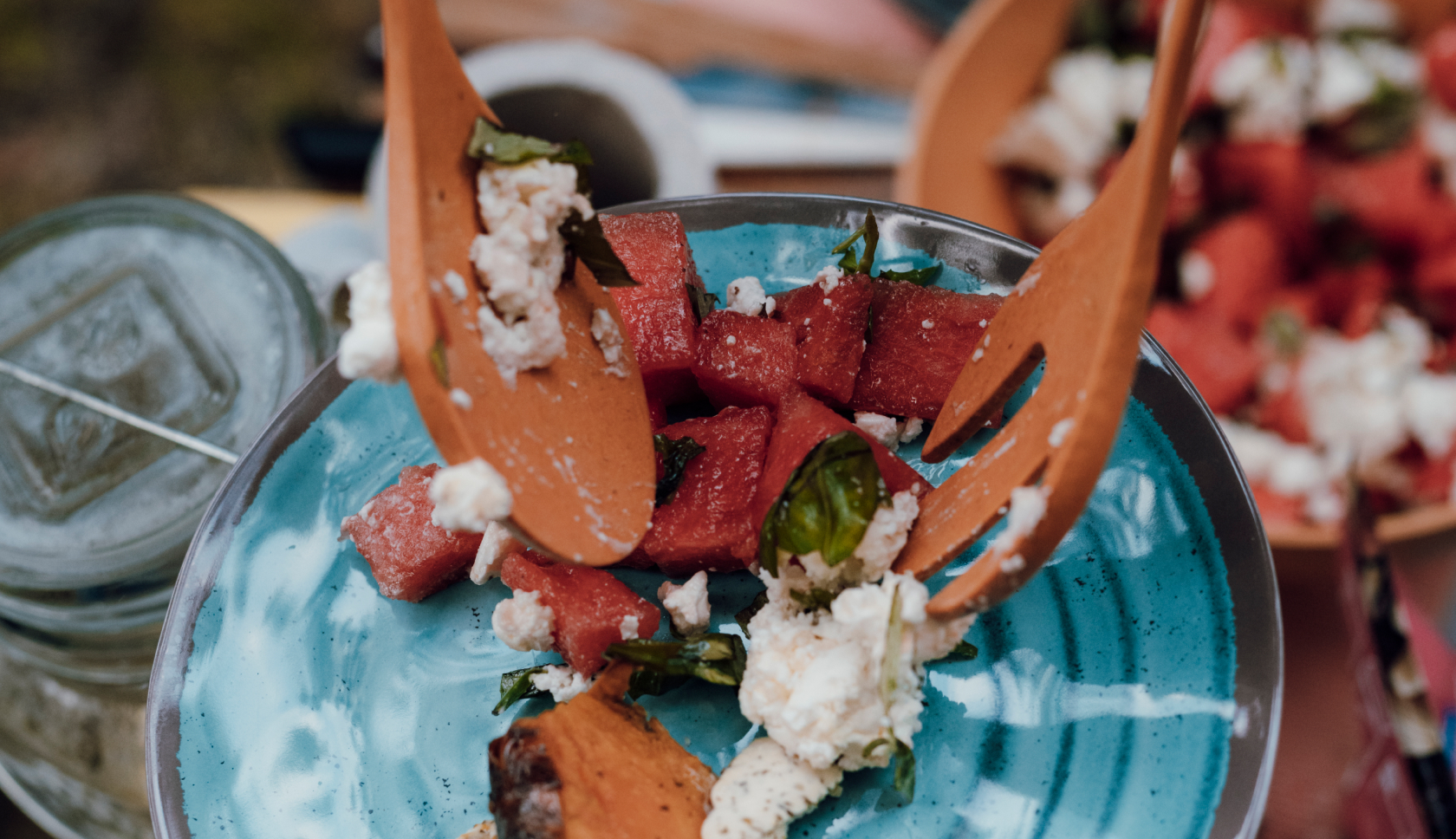 Buiten koken: een gezonde salade met watermeloen en feta