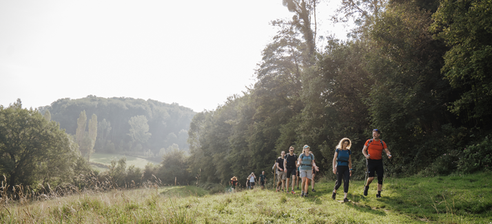 Bergen verzetten: actieve buitenmensen testen de nieuwe On-wandelschoenen