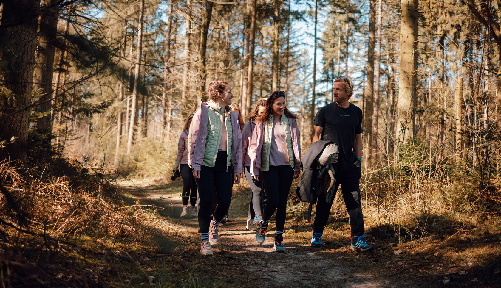 hikers op wandelschoenen van adidas terrex