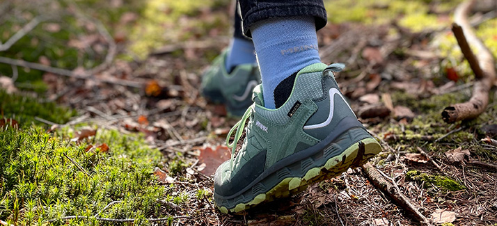 Getest door Buitenexperts wandelschoenen en sokken van Meindl
