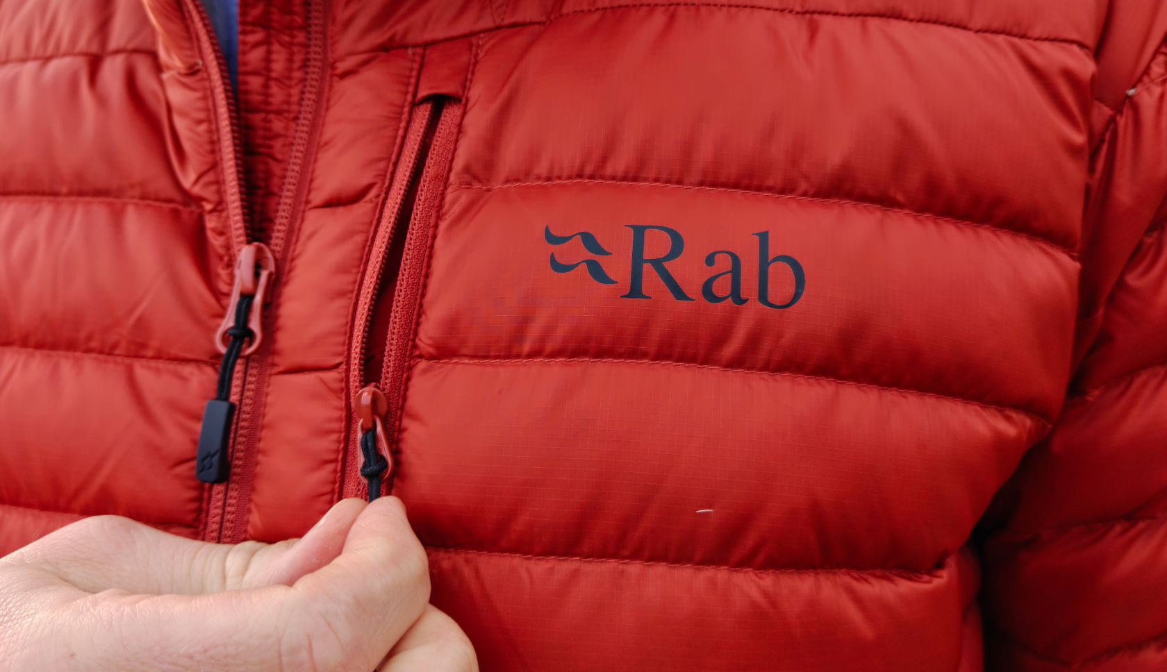 Overzichtsfoto van The North Face Glacier Fleece terwijl Fleur de fleece draagt.