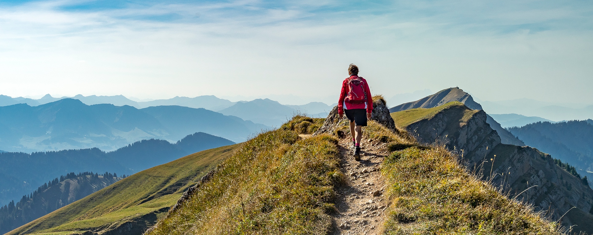 Paklijst wandelen in de bergen: complete checklist