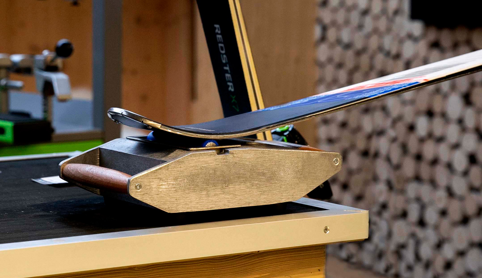 ski wordt geslepen