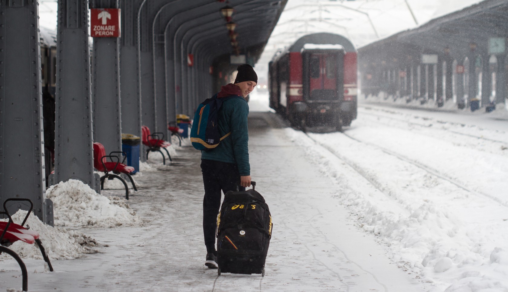 vriendengroep zit in de skilift