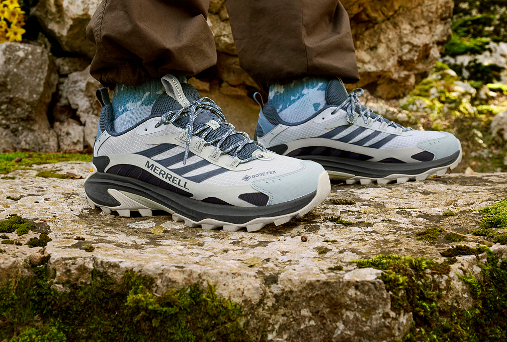 wandelschoenen in het zand