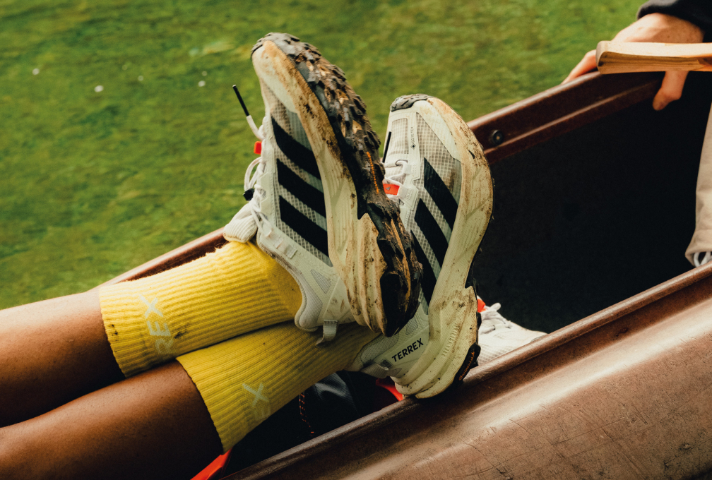 adidas schoenen met modderige zolen