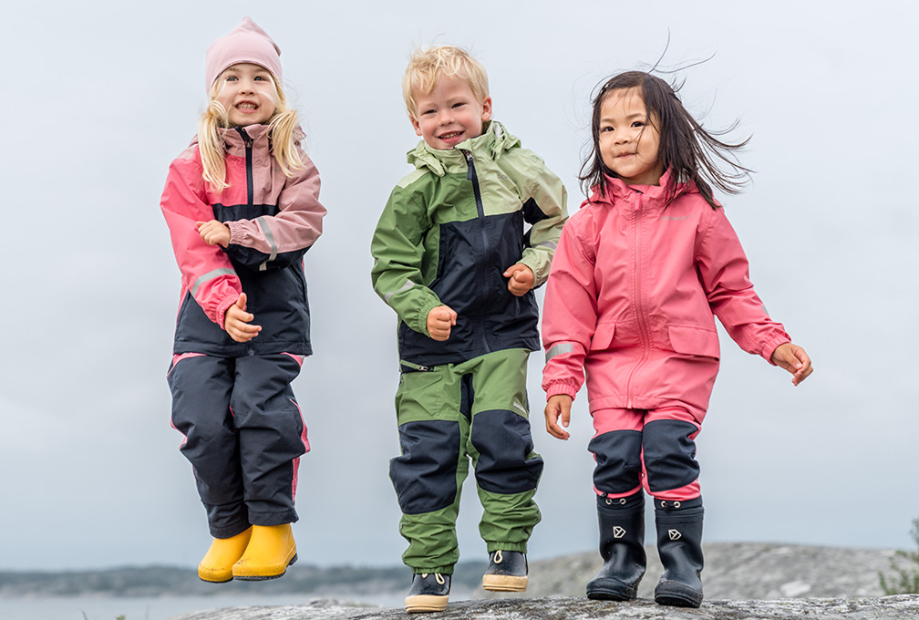 kinderen in didriksons-kleding