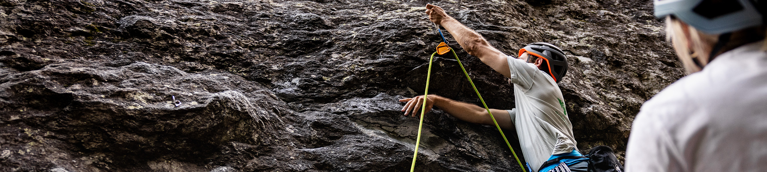twee mensen in een tent